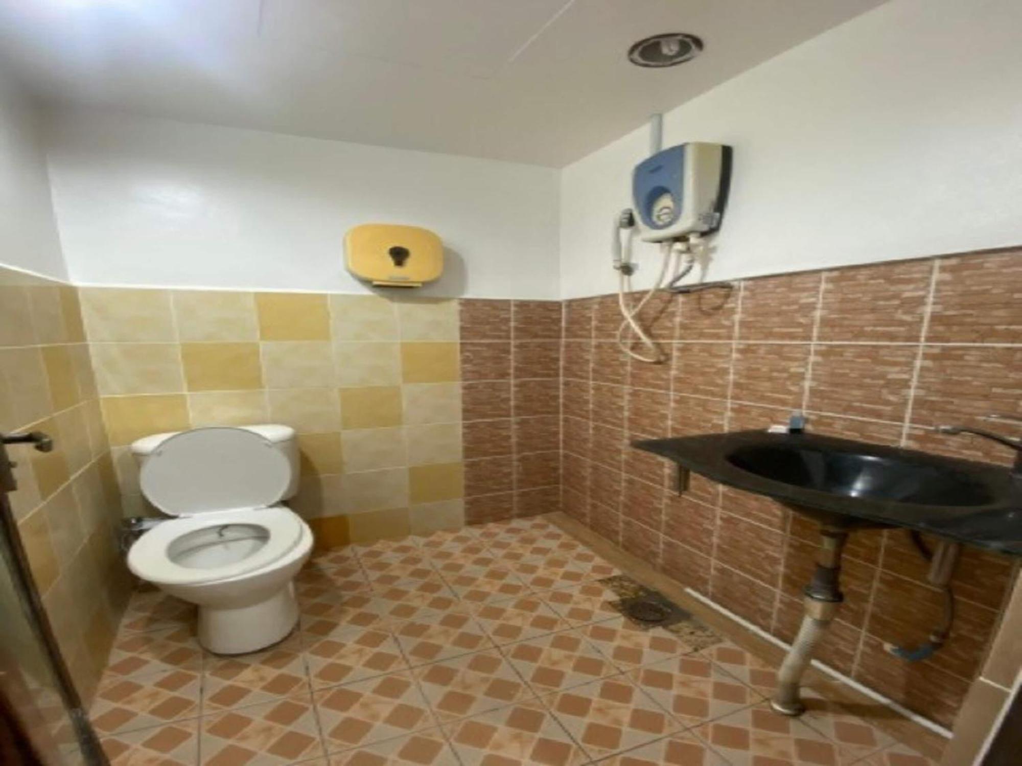 Oyo 90979 Sianglory Inn Kota Kinabalu Zewnętrze zdjęcie